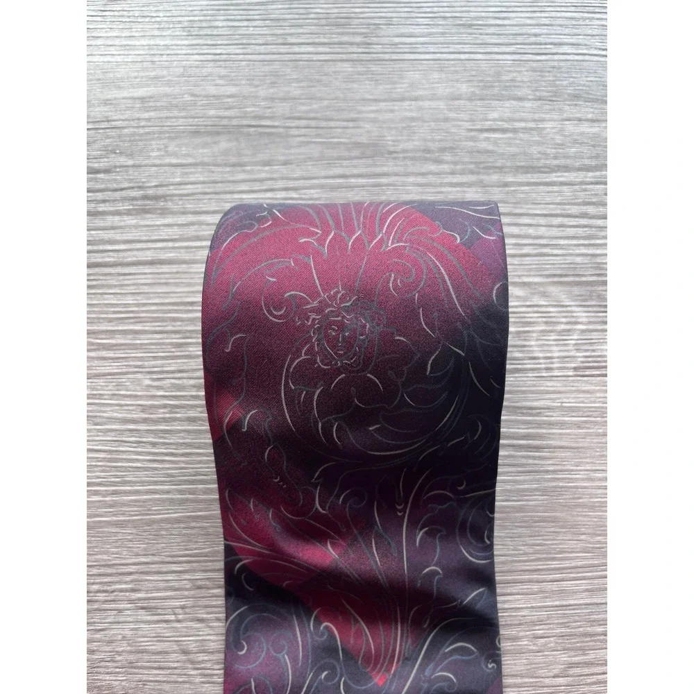 Gianni Versace Silk Tie Burgundy Plum Baroque Medusa Geometric Made in Italy